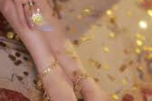 3岁被亲舅舅偷走37岁悲惨离世她的一组旧照片却拍出218万天价